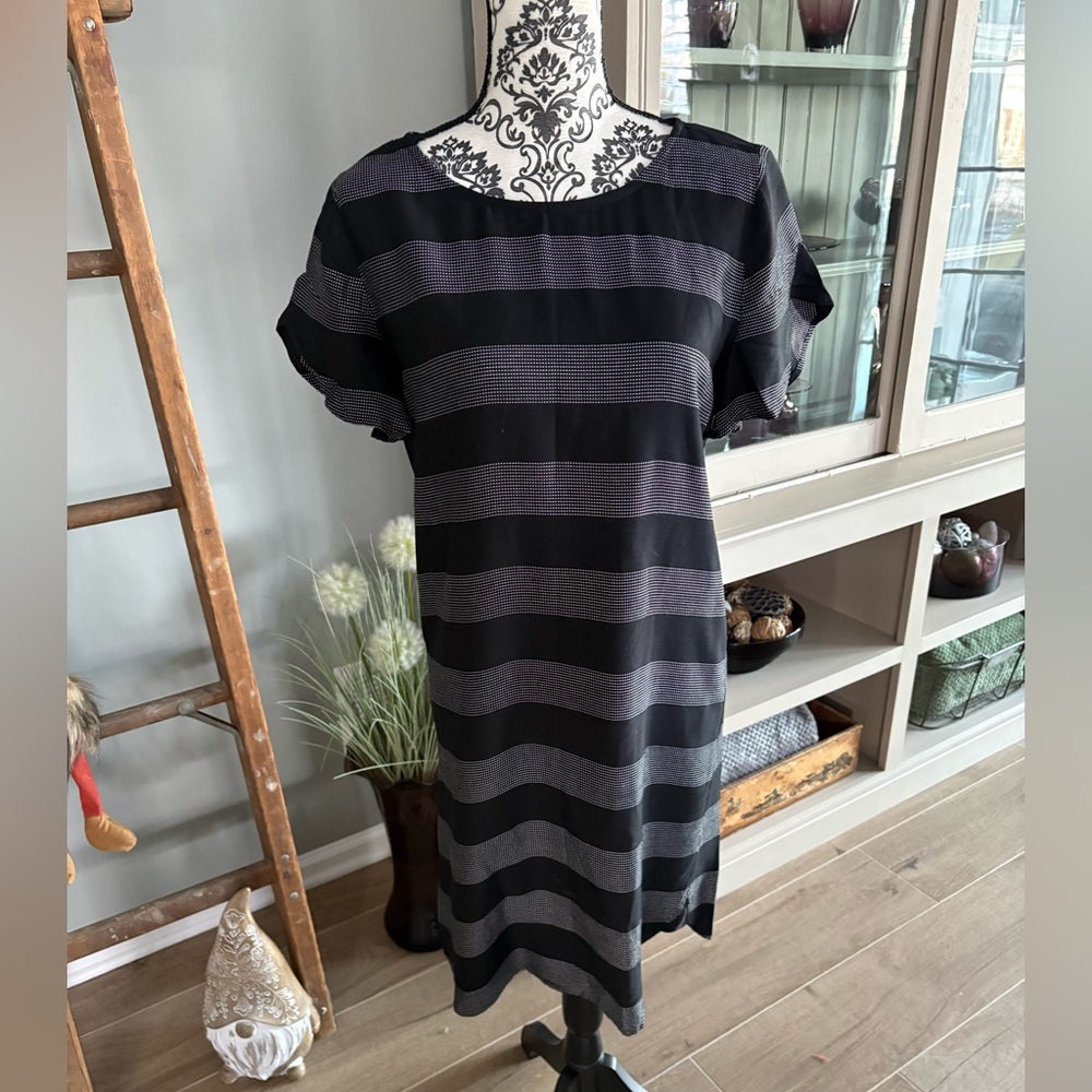 Loft size extra small, short sleeve black dress